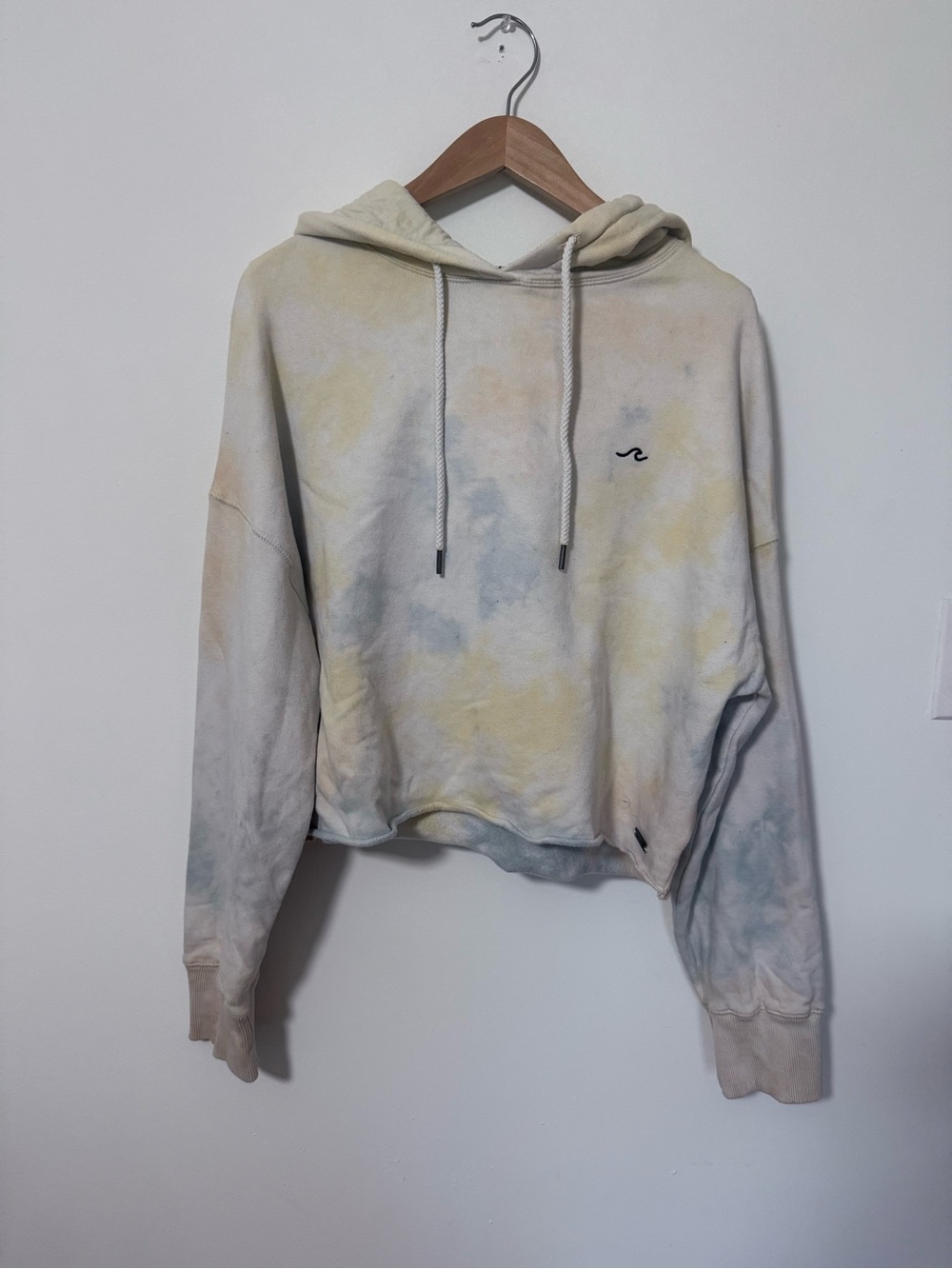 Roxy Tie-Dye Cropped Hoodie Sweater in Pastel Yellow and Blue